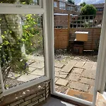 Spacious 2 Bedroom Apartment With Garden