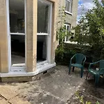 Spacious 2 Bedroom Apartment With Garden
