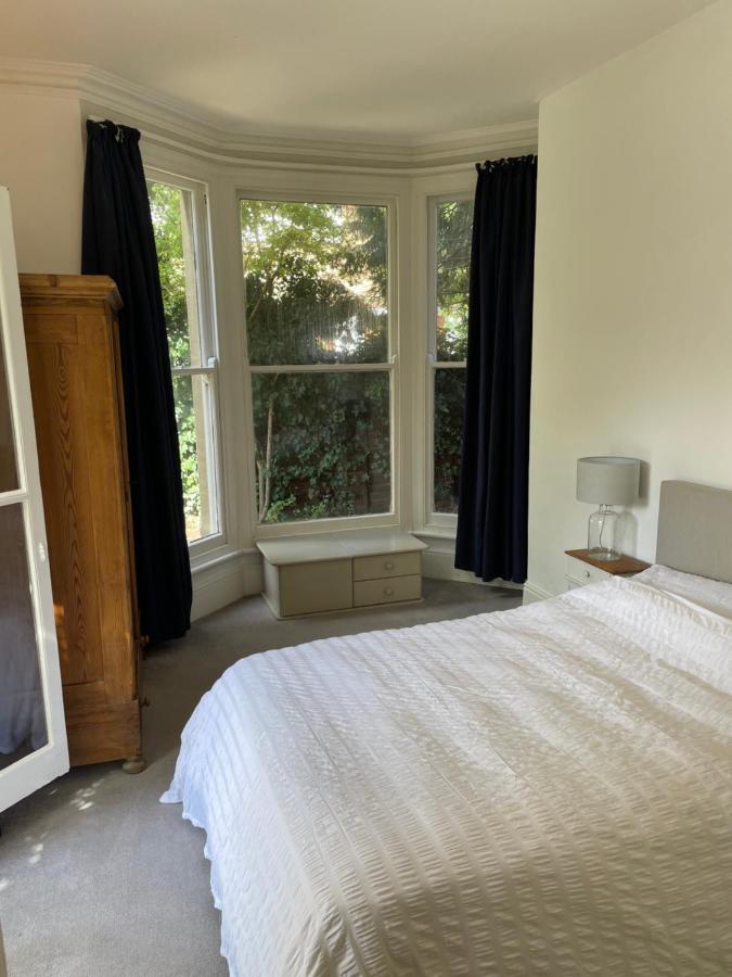 Apartemen Spacious 2 Bedroom With Garden *