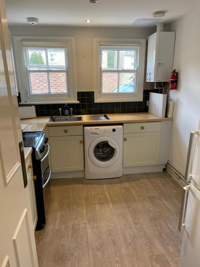 Spacious 2 Bedroom With Garden Apartemen
