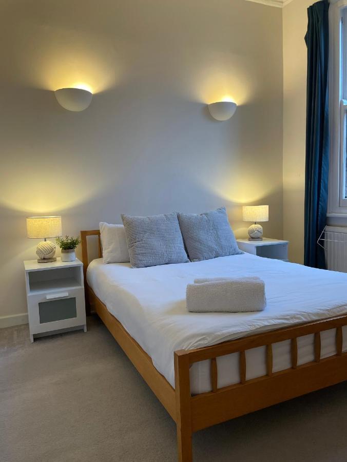 Spacious 2 Bedroom With Garden Apartemen