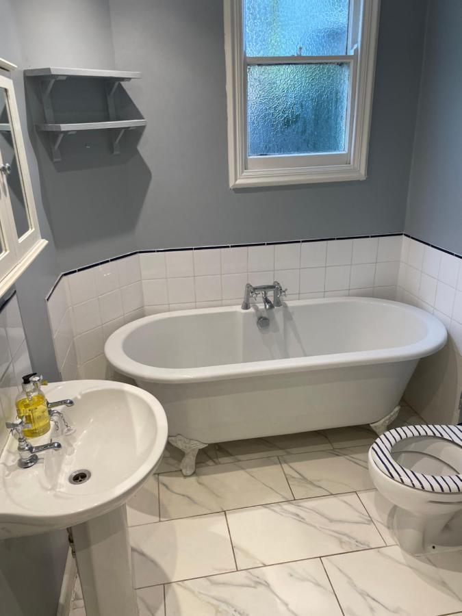 Apartemen Spacious 2 Bedroom With Garden